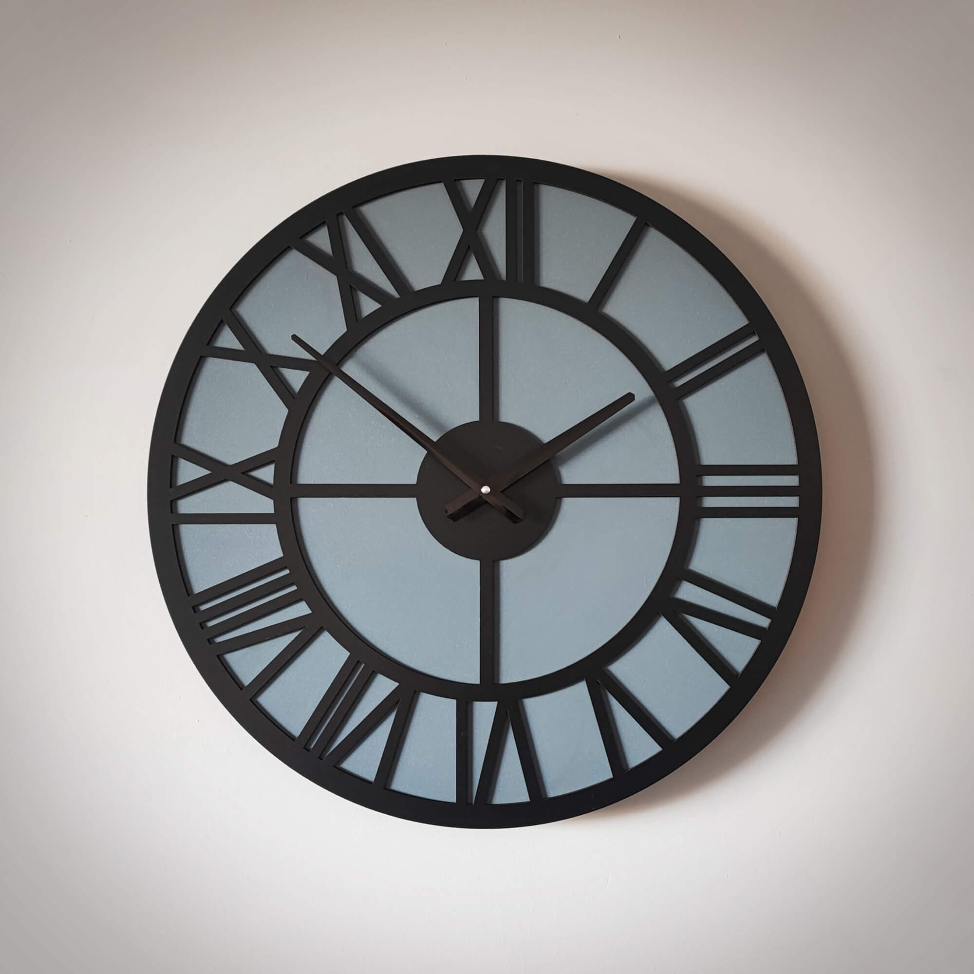 Gri Roma Rakamlı Ahşap Duvar Saati - El Boyaması 50 cm Sessiz Saatto