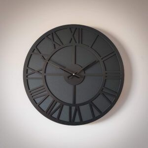 Siyah Roma Rakamlı Ahşap Duvar Saati - El Boyaması 50 cm Sessiz Saatto
